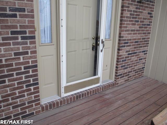 2164 Rochelle Park Drive Rochester, MI 48309 - Photo 3 of 24 50131117-1e23114e-bd81-4fa4-a5f4-d872e609cb34.JPG