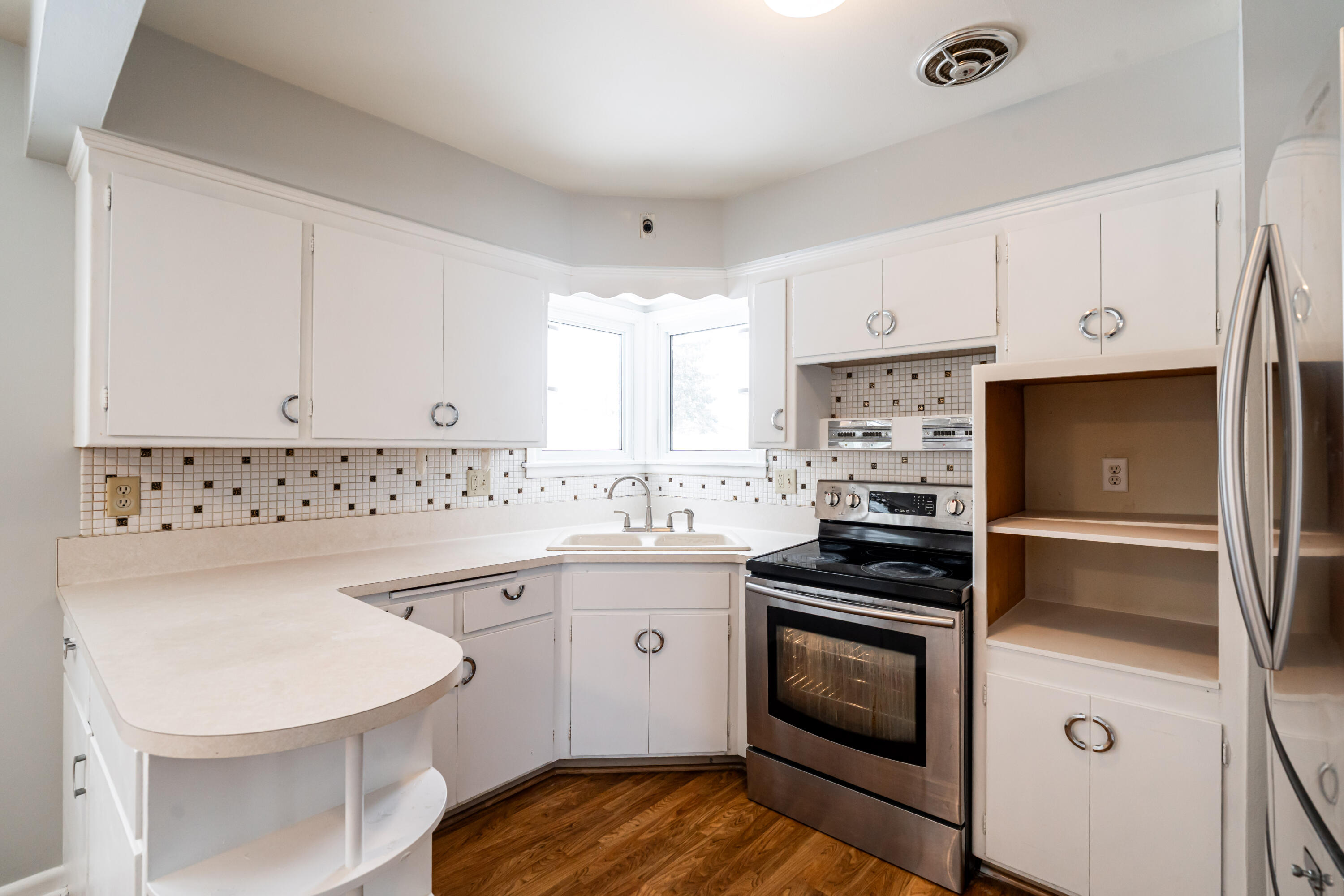 6541 North Fresno Street Milwaukee, WI 53224 - Photo 2 of 23 Plenty of Counter Space