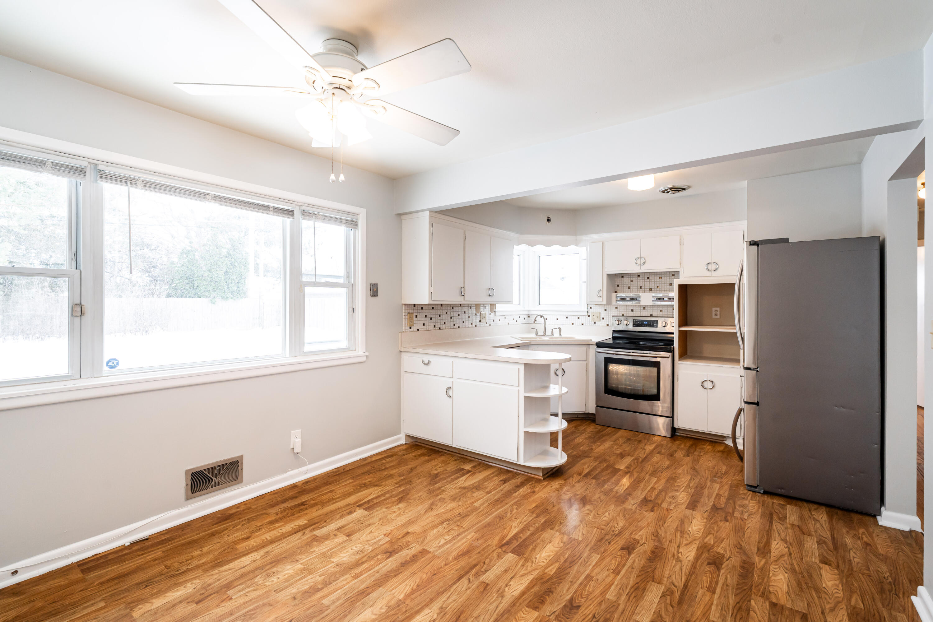 6541 North Fresno Street Milwaukee, WI 53224 - Photo 4 of 23 Eat in