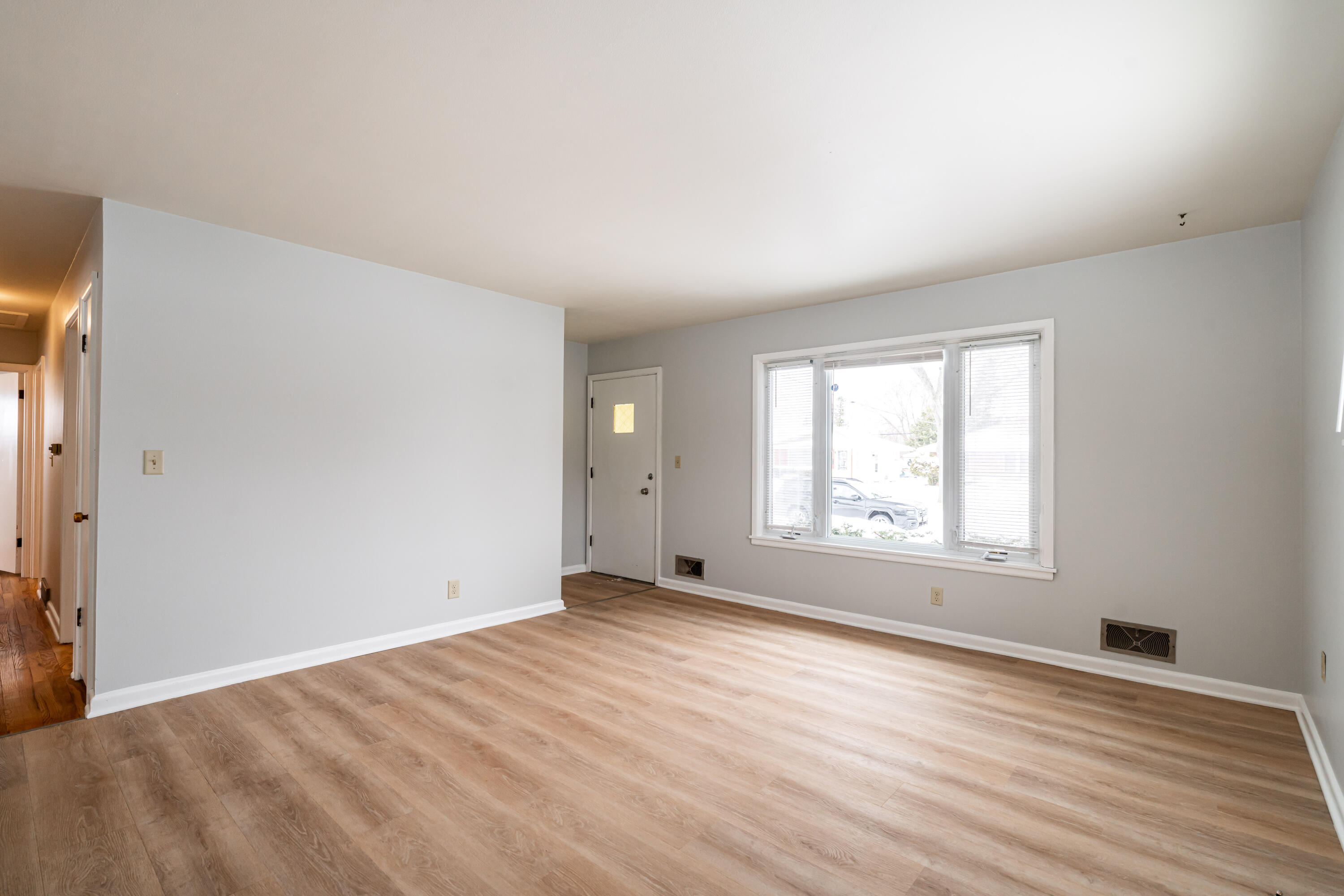 6541 North Fresno Street Milwaukee, WI 53224 - Photo 7 of 23 Living Room