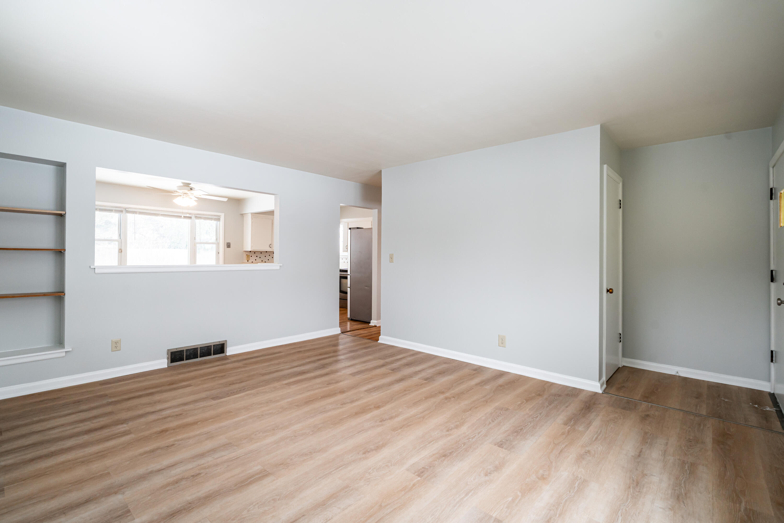 6541 North Fresno Street Milwaukee, WI 53224 - Photo 8 of 23 Living Room