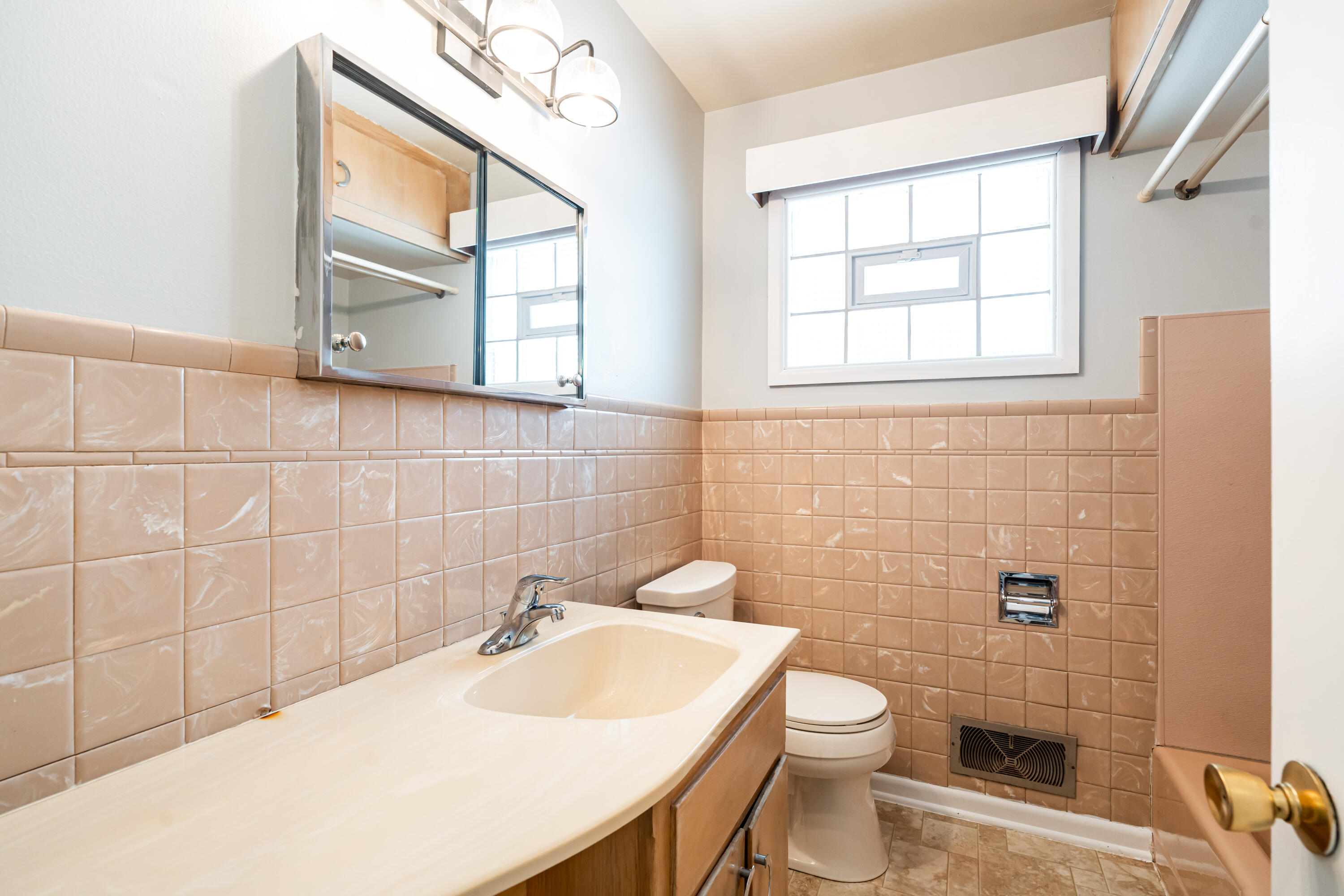6541 North Fresno Street Milwaukee, WI 53224 - Photo 10 of 23 Full Bathroom