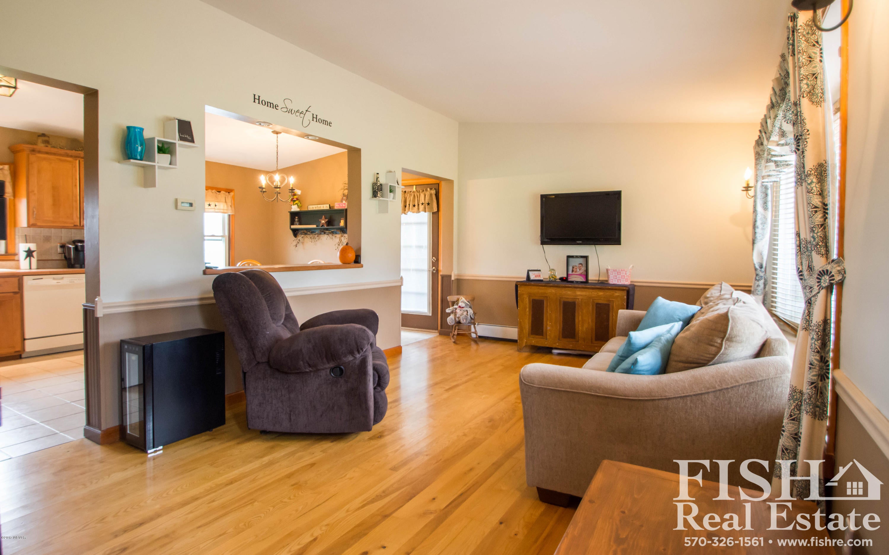 203 Wagner Road Jersey Shore, PA 17740 - Photo 5 of 21 Living Room
