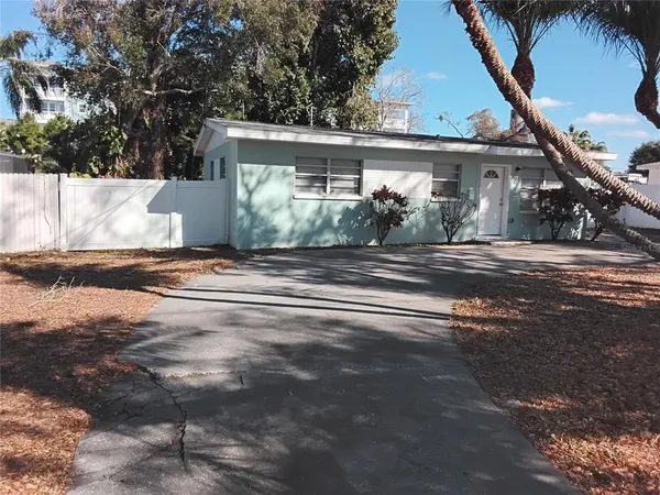$1,900 | 327 Barbara Circle, Belleair, FL 33756