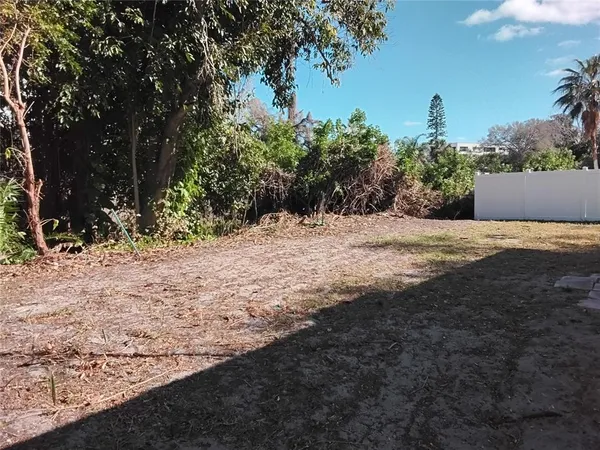 $1,900 | 327 Barbara Circle, Belleair, FL 33756