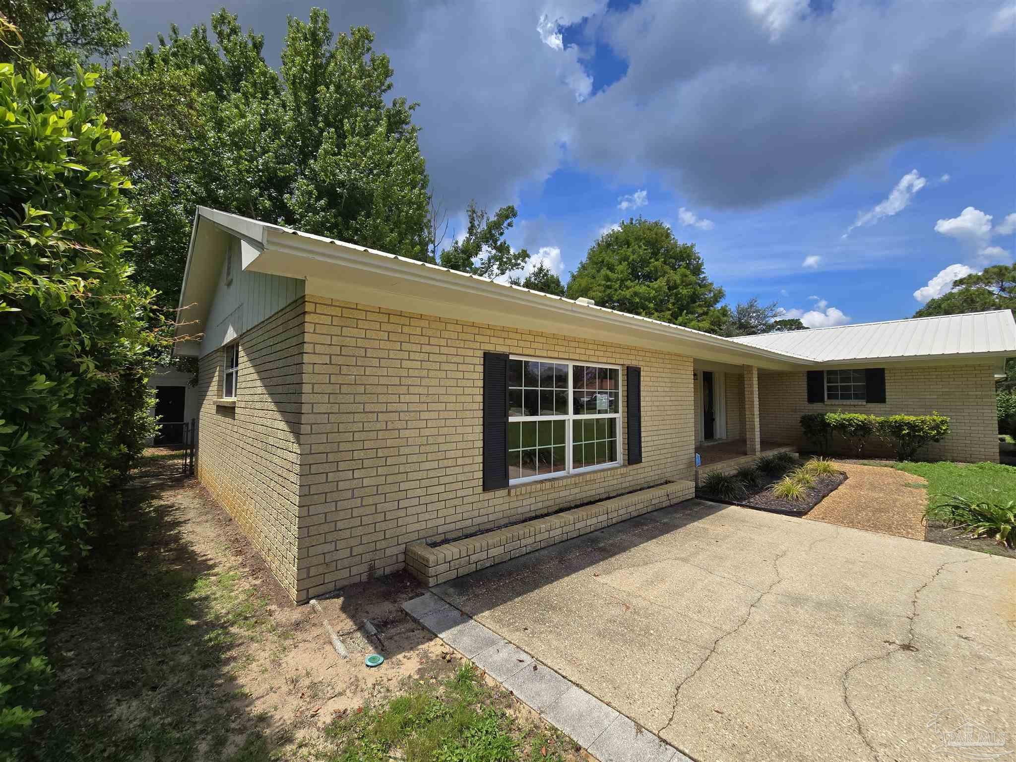 5855 Keystone Road Pensacola, FL 32504 - Photo 2 of 30 Gallery Image 2
