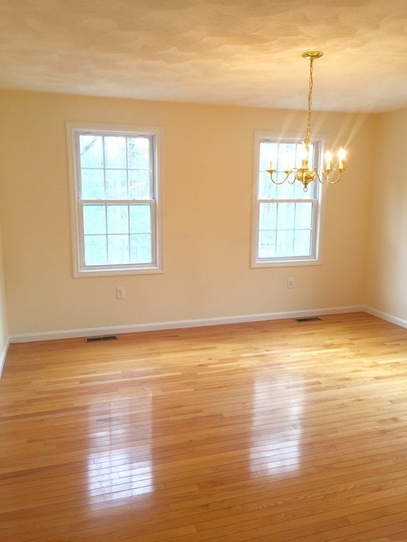 10 Edwinson Road Tewksbury, MA 01876 - Photo 3 of 30 Gallery Image 3