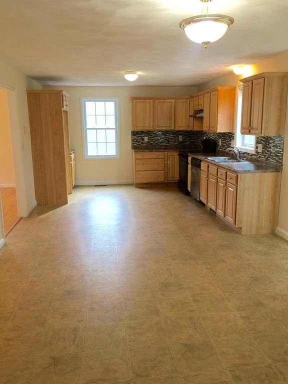 10 Edwinson Road Tewksbury, MA 01876 - Photo 4 of 30 Gallery Image 4