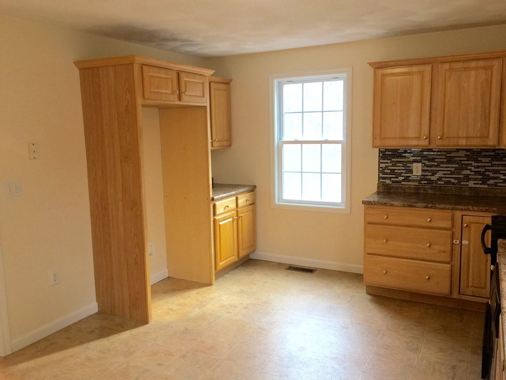 10 Edwinson Road Tewksbury, MA 01876 - Photo 5 of 30 Gallery Image 5
