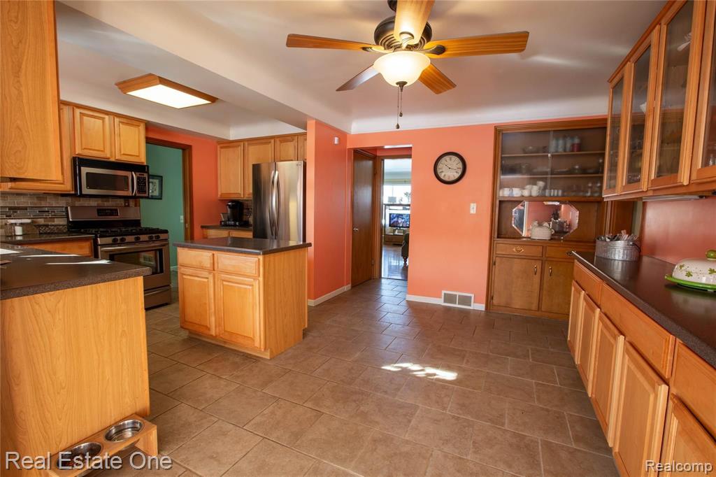 27326 Jean Road Warren, MI 48093 - Photo 8 of 21