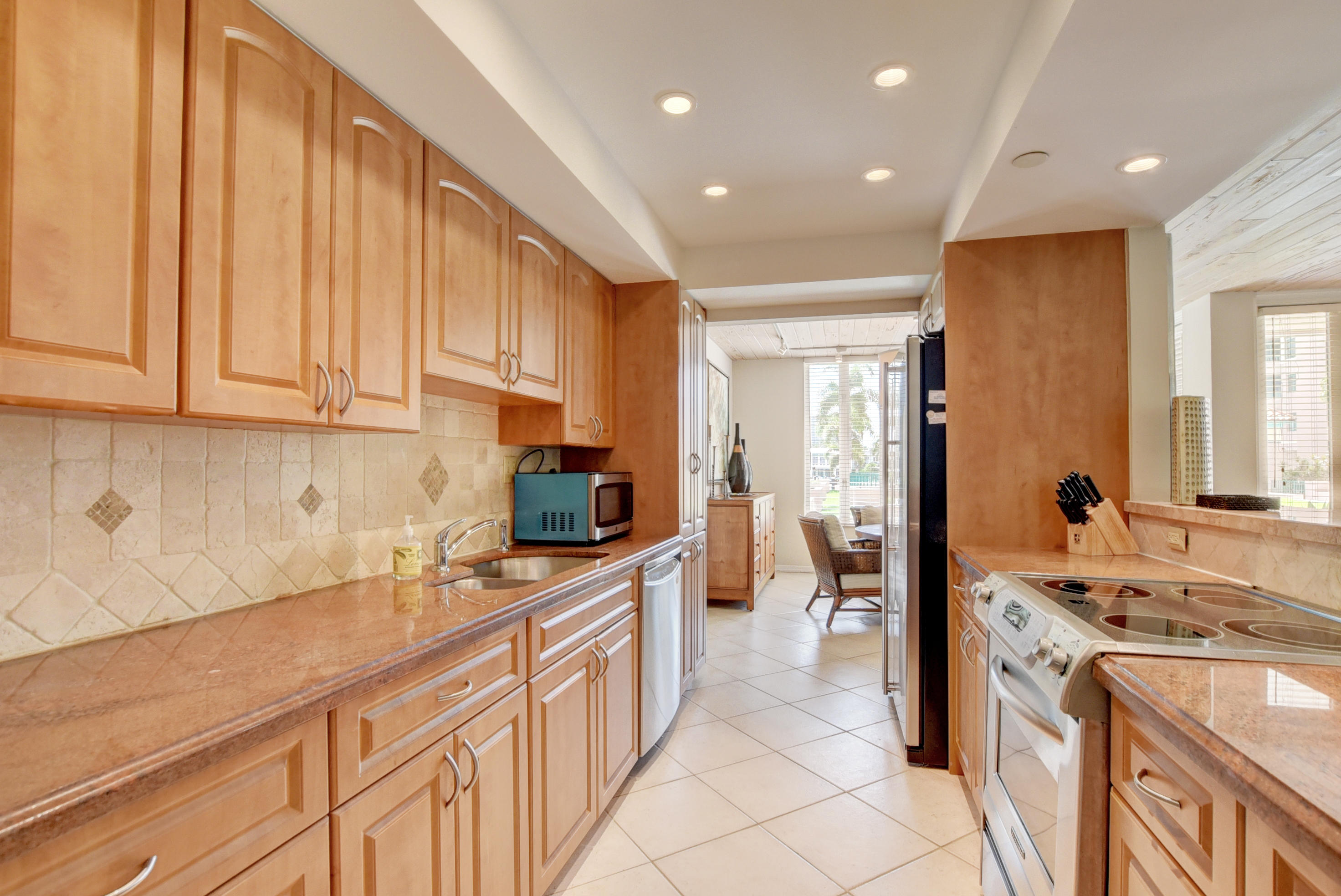140 Southeast 5th Avenue, Unit 239 Boca Raton, FL 33432 - Photo 16 of 68 Granite Kitchen Counter Tops