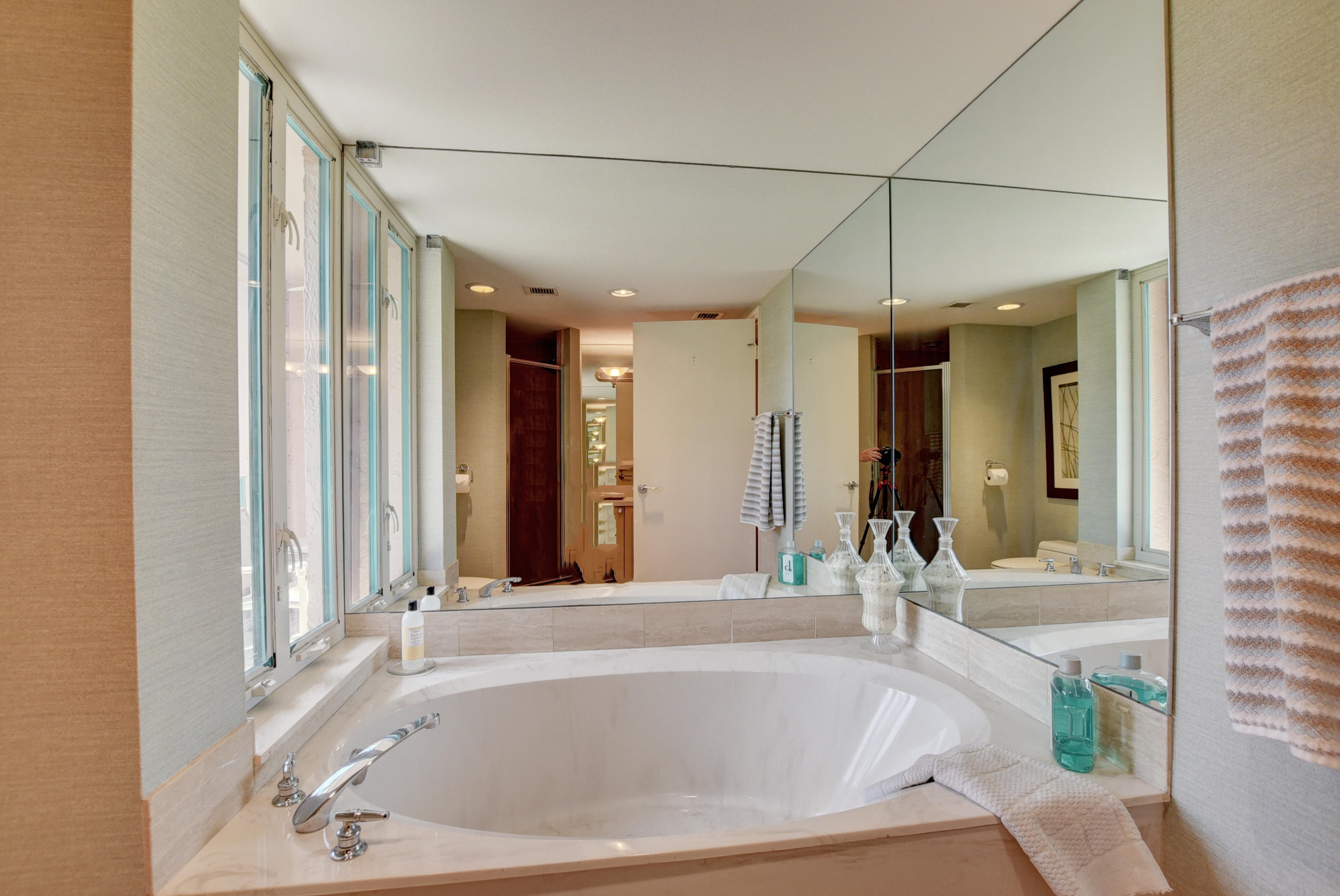 140 Southeast 5th Avenue, Unit 239 Boca Raton, FL 33432 - Photo 30 of 68 Master Bath Roman Tub