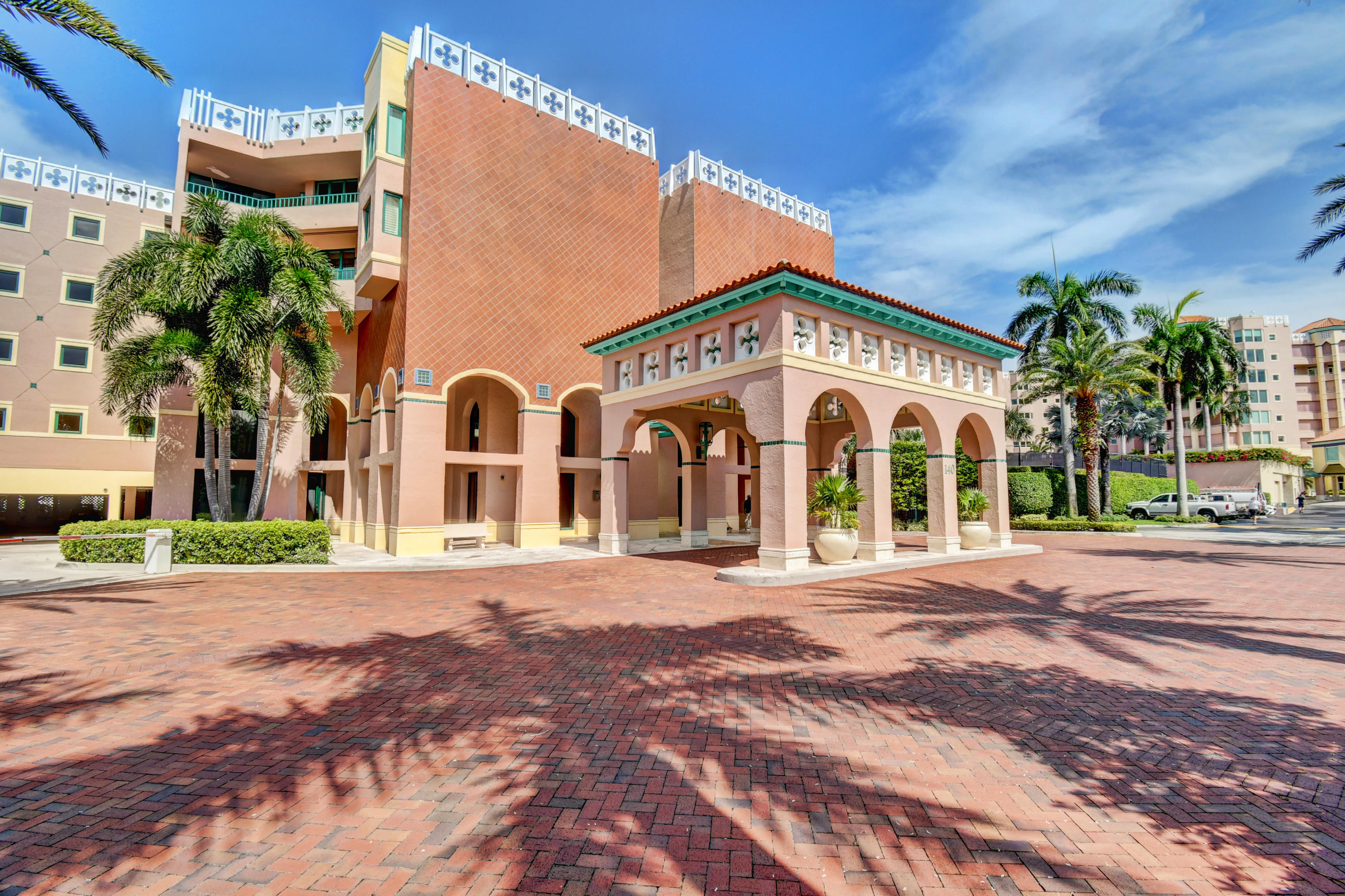 140 Southeast 5th Avenue, Unit 239 Boca Raton, FL 33432 - Photo 54 of 68 Pick Up Drop Off Area