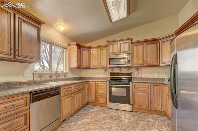 1725 Winnebago Road Colorado Springs, CO 80915 - Photo 5 of 16