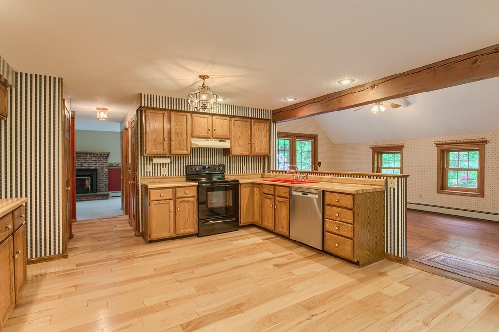 12 Rollingwoods Road Hubbardston, MA 01452 - Photo 9 of 29 Gallery Image 9