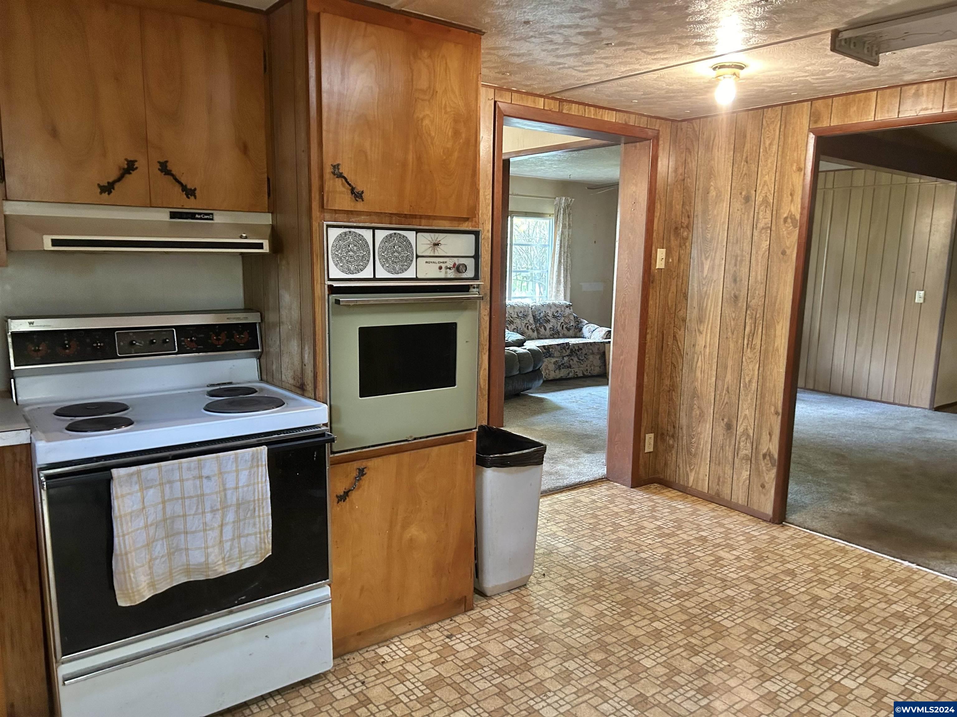 3095 Mistletoe Road Dallas, OR 97338 - Photo 7 of 37