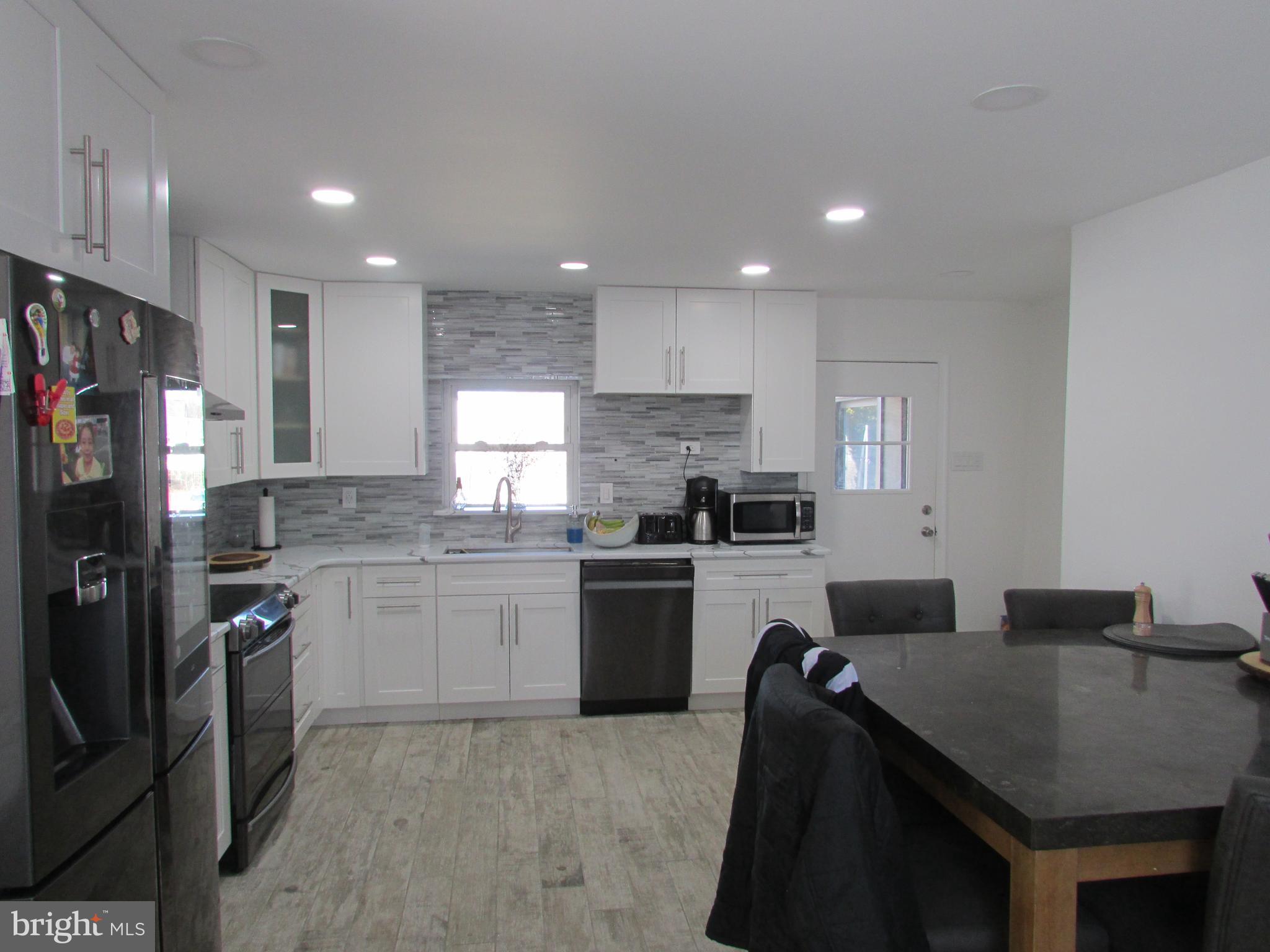 737 Byberry Road Philadelphia, PA 19116 - Photo 2 of 33