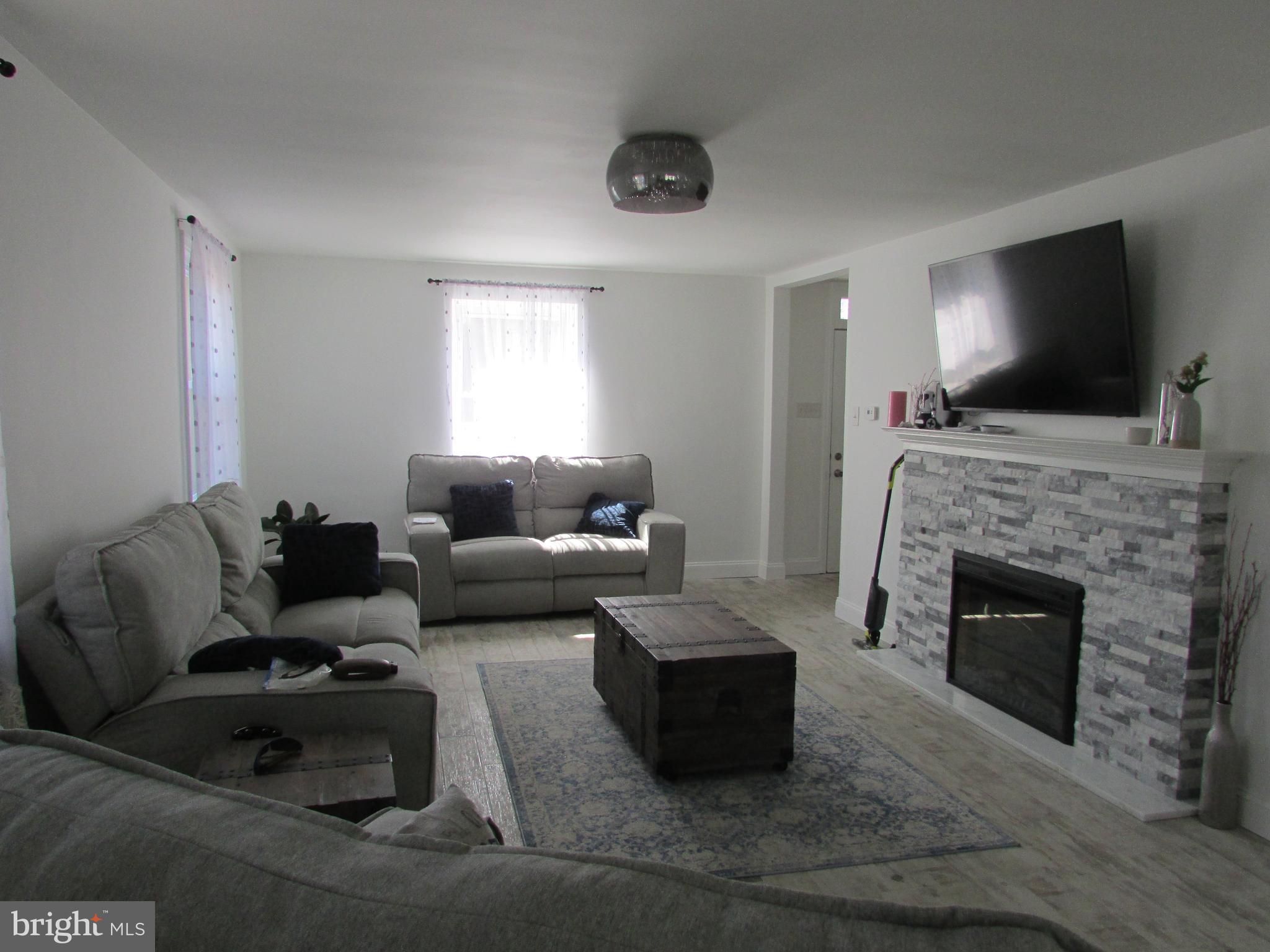 737 Byberry Road Philadelphia, PA 19116 - Photo 4 of 33