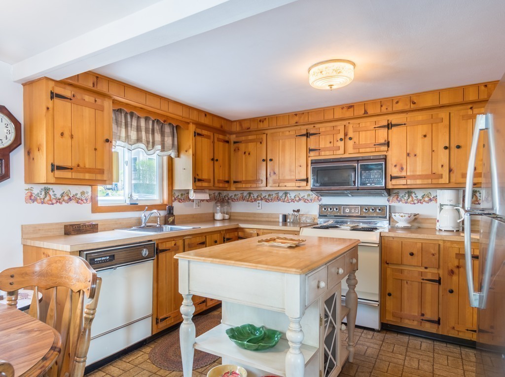 84 Lake Attitash Road Amesbury, MA 01913 - Photo 16 of 26 Gallery Image 16