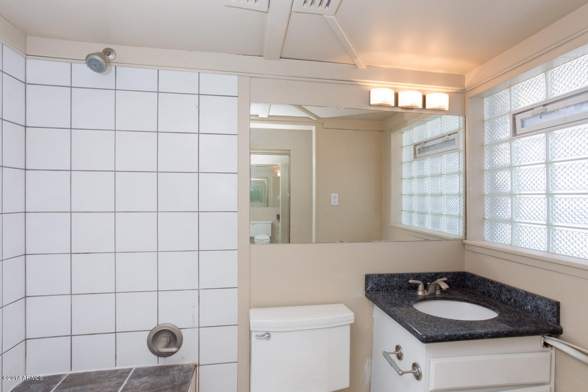 349 East Thomas Road, Unit 307 Phoenix, AZ 85012 - Photo 11 of 14 349_E_Thomas_E307_10