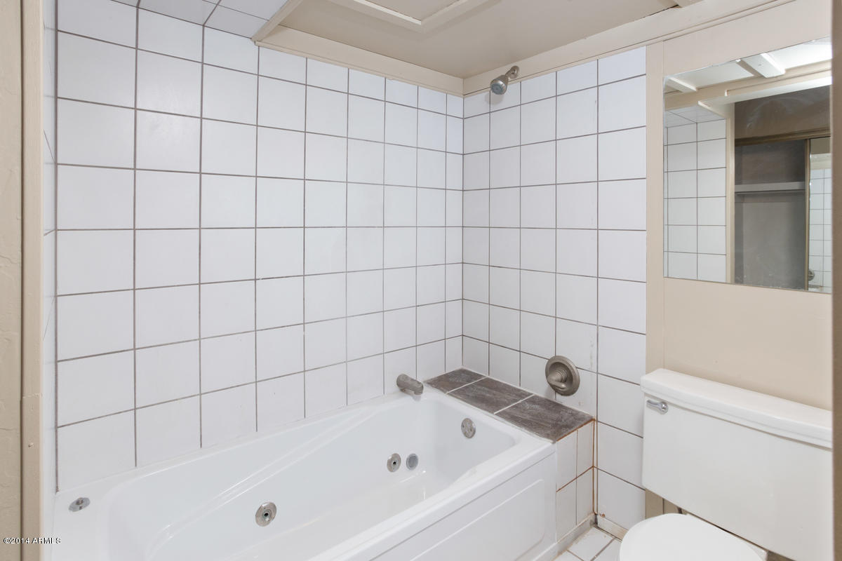 349 East Thomas Road, Unit 307 Phoenix, AZ 85012 - Photo 12 of 14 349_E_Thomas_E307_11