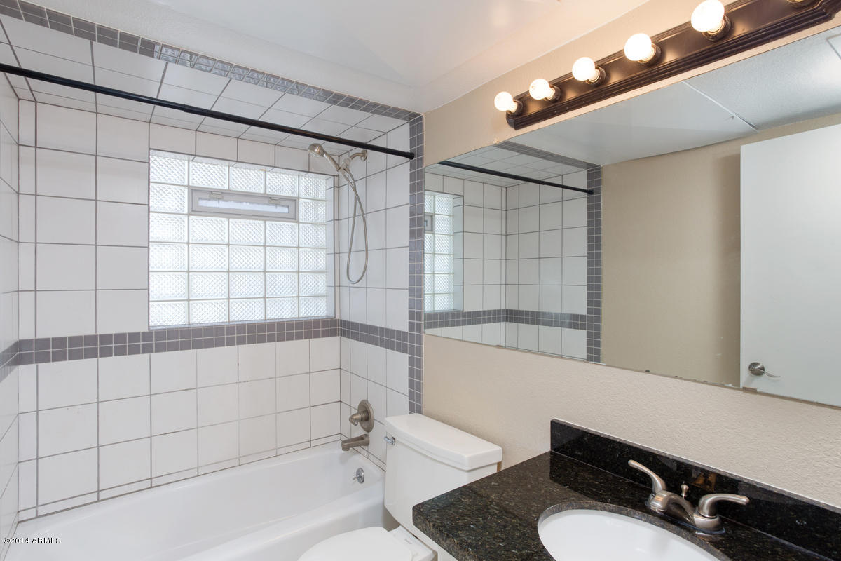 349 East Thomas Road, Unit 307 Phoenix, AZ 85012 - Photo 7 of 14 349_E_Thomas_E307_06