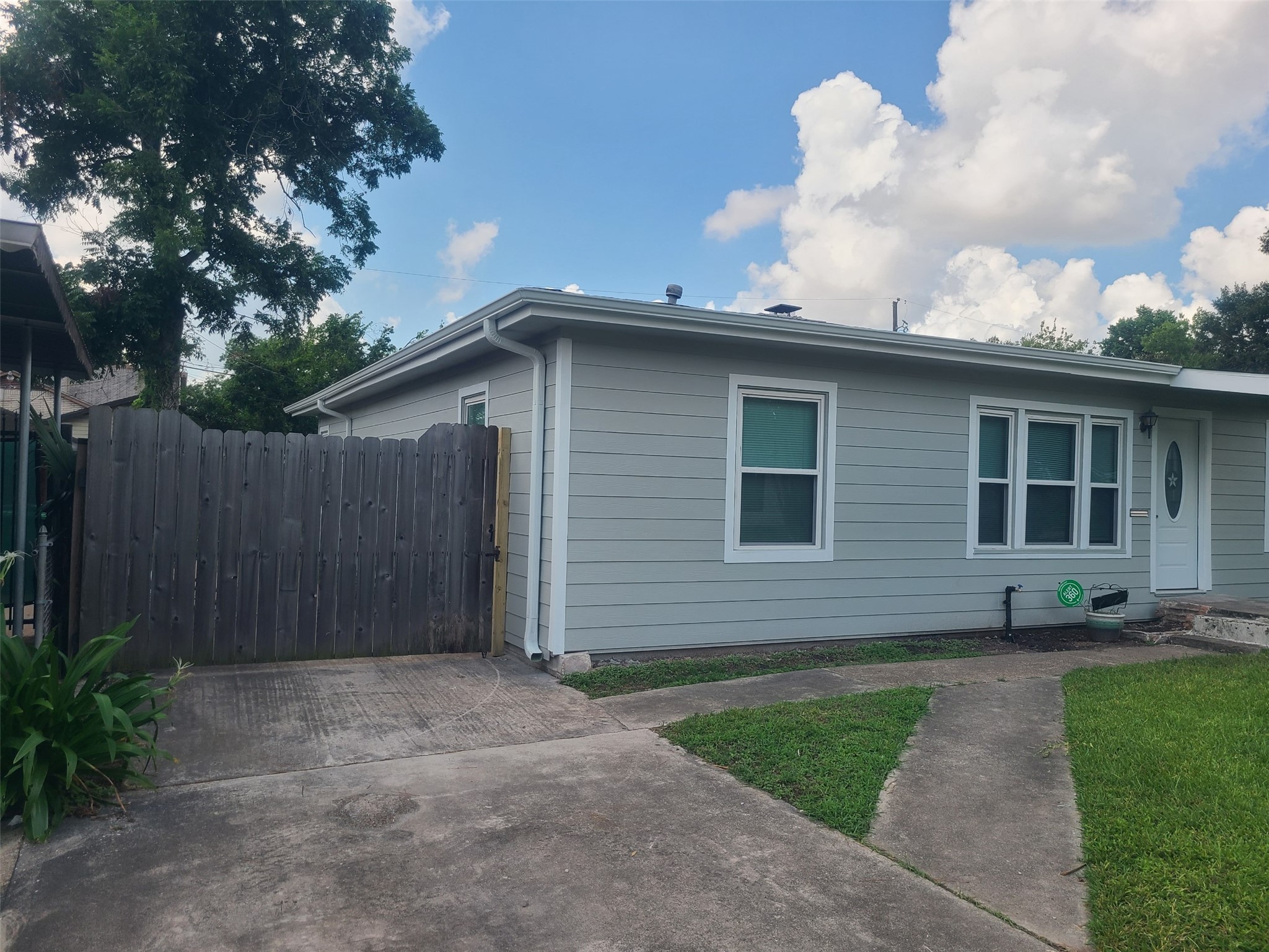 3834 Rosedale Street Houston, TX 77004 - Photo 6 of 48 OLD FRONT PHOTO 2