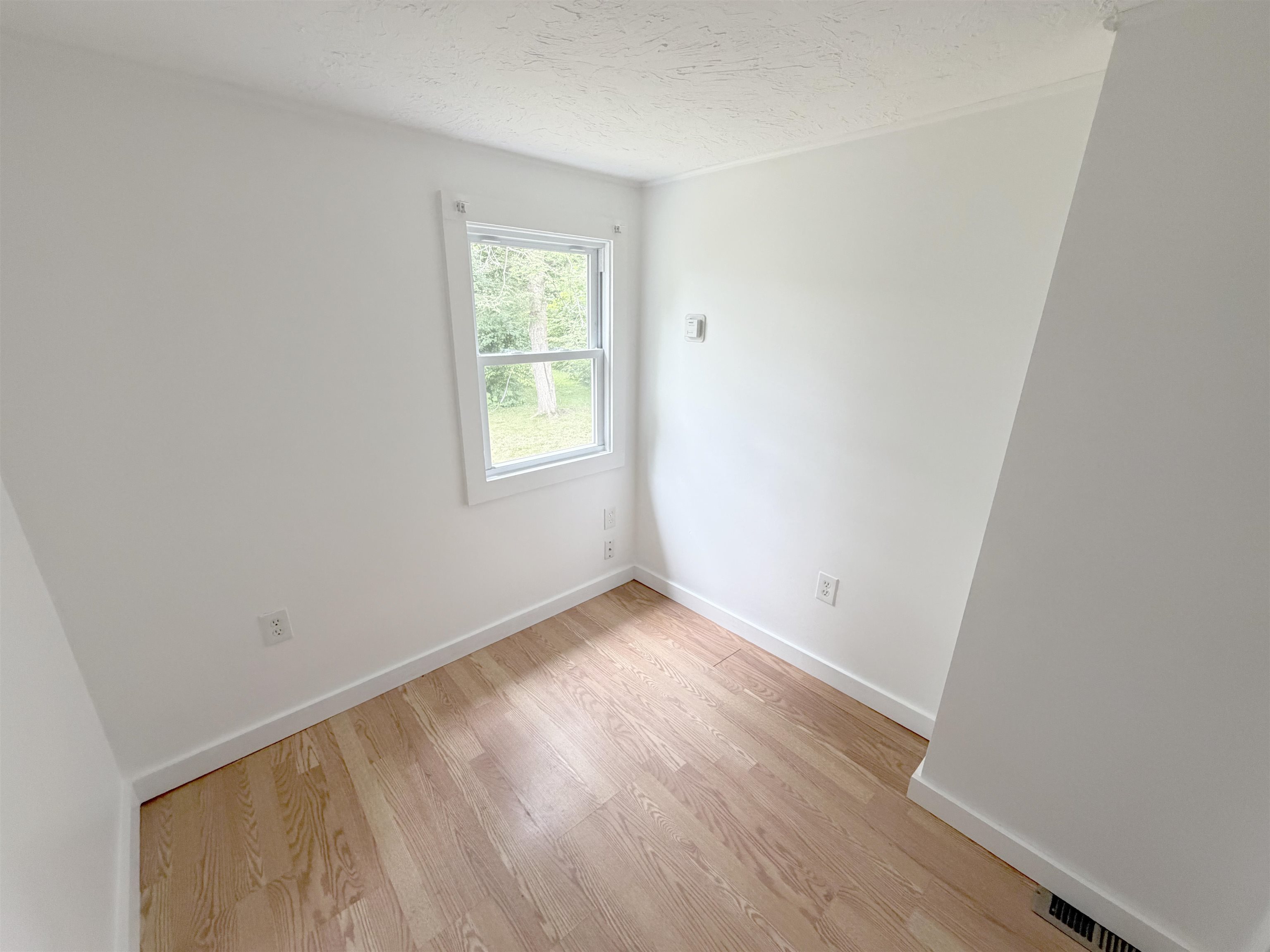 22 Valley Road Brattleboro, VT 05301 - Photo 13 of 34