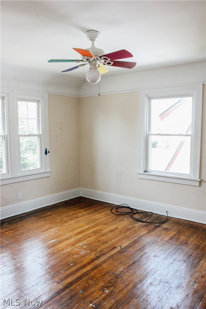 2021 Goodnor Road Cleveland, OH 44118 - Photo 16 of 32