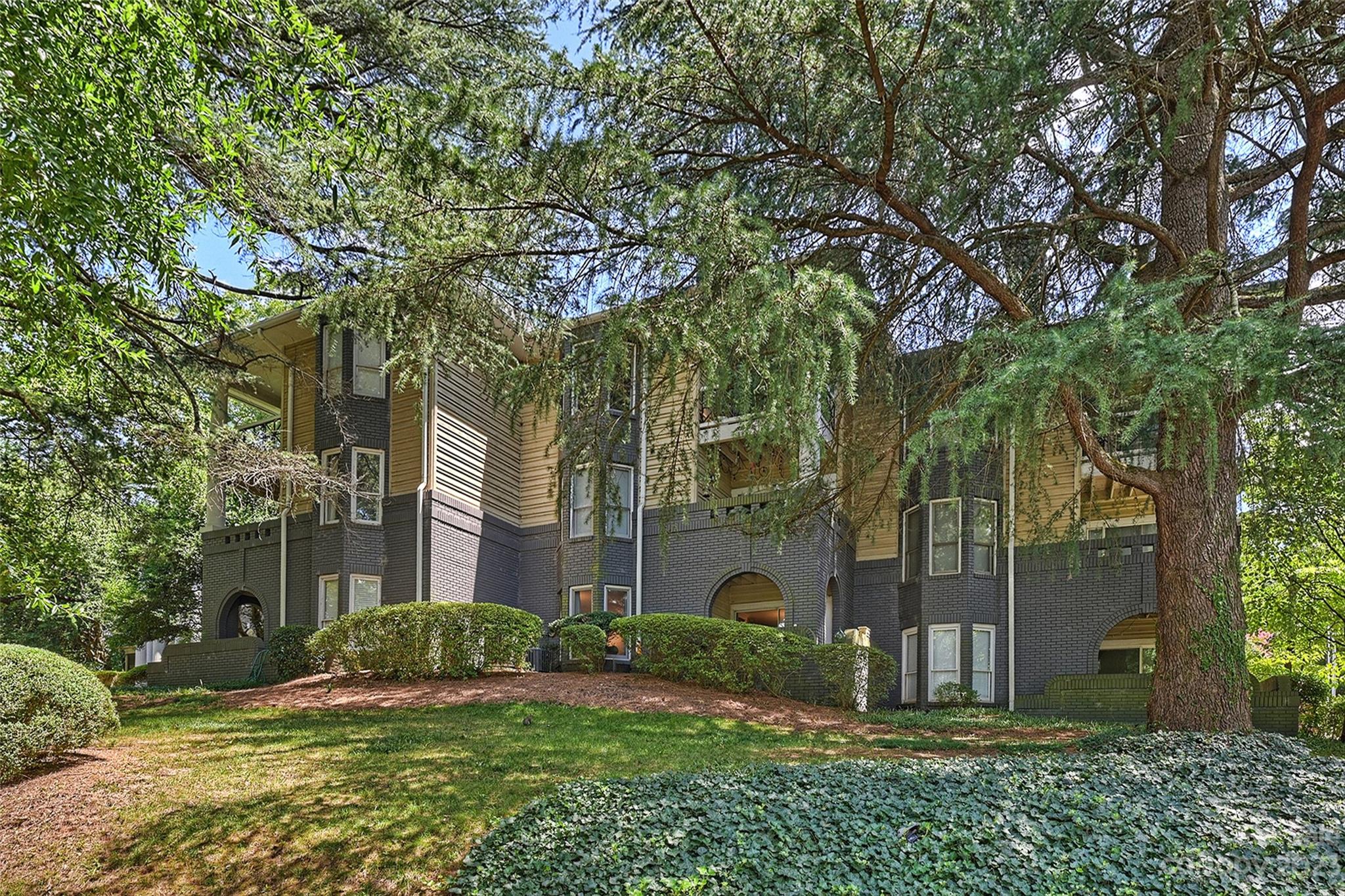 607 Queens Road, Unit A Charlotte, NC 28207 - Photo 3 of 29 Gallery Image 3