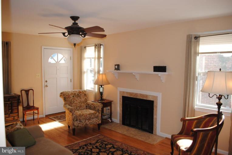 9510 Ocala Street Silver Spring, MD 20901 - Photo 2 of 21 Living Room