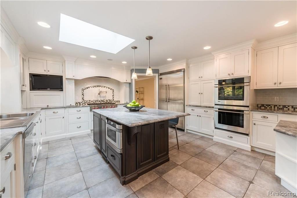 570 Haverhill Road Bloomfield Hills, MI 48304 - Photo 13 of 32