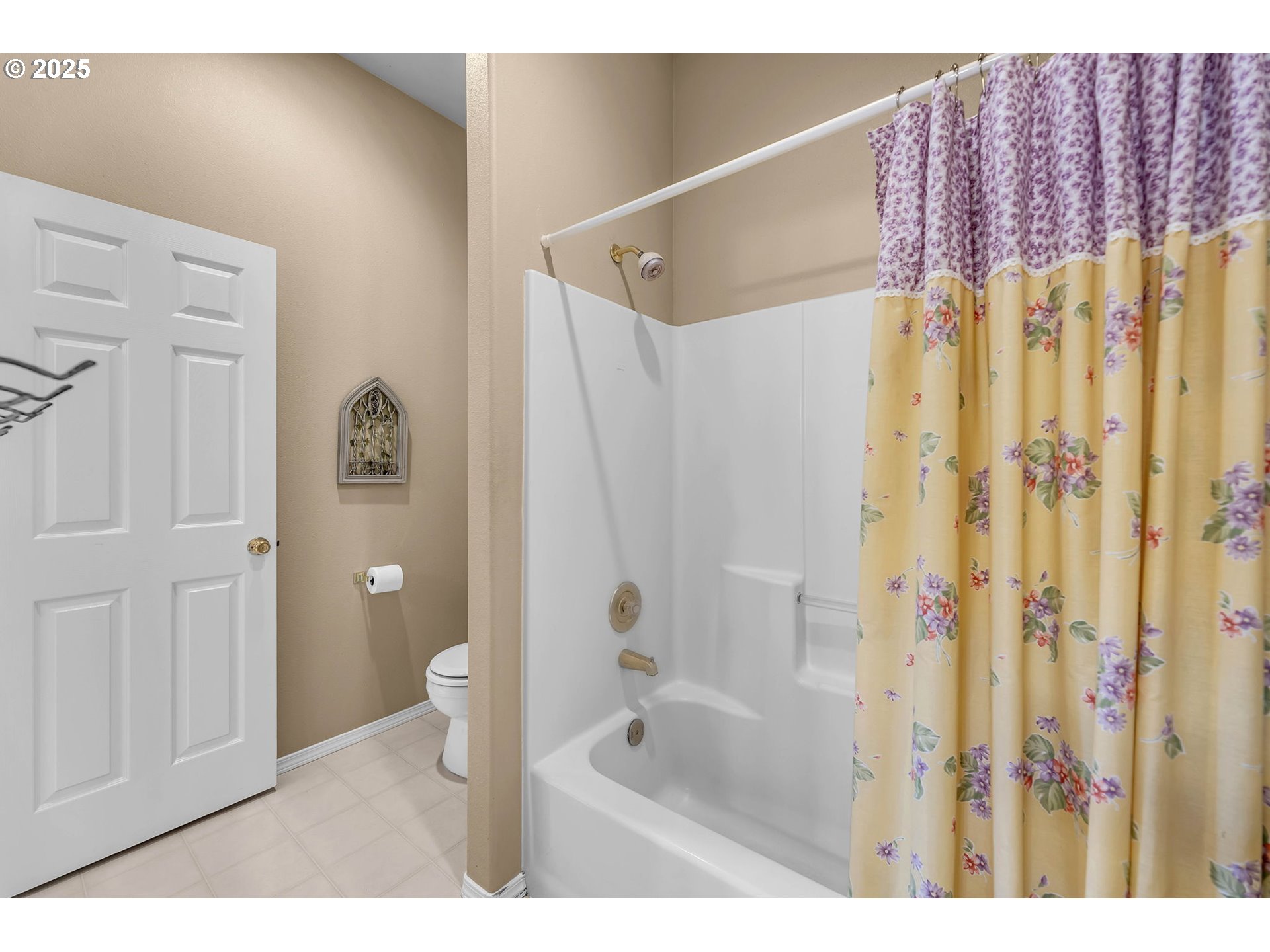 3901 Northwest 150th Circle Vancouver, WA 98685 - Photo 27 of 48 a bathroom with a shower and a tub