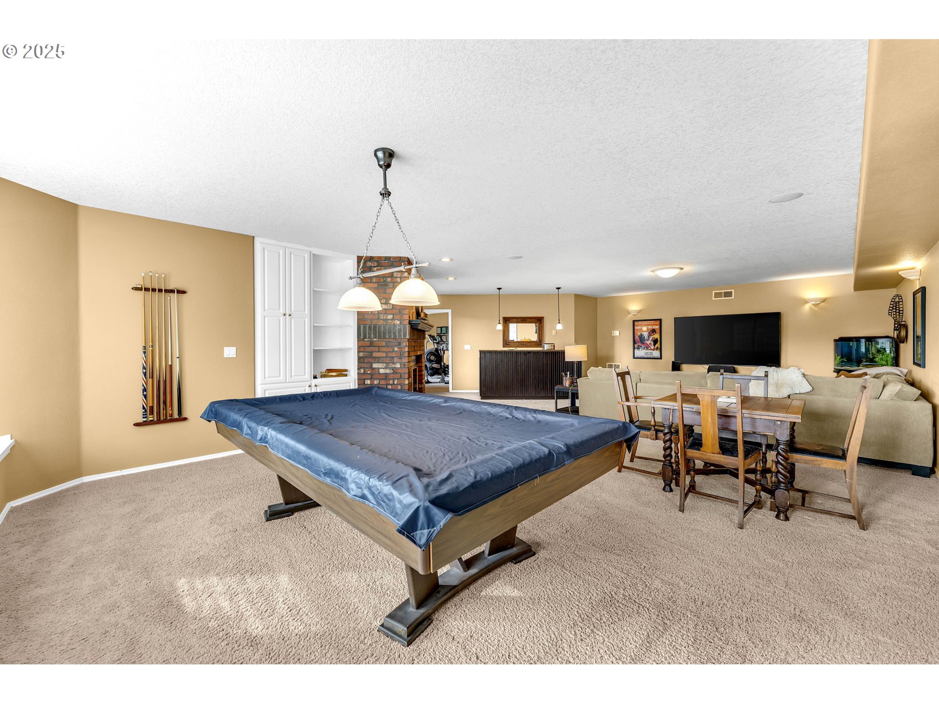 3901 Northwest 150th Circle Vancouver, WA 98685 - Photo 32 of 48 a living room with furniture