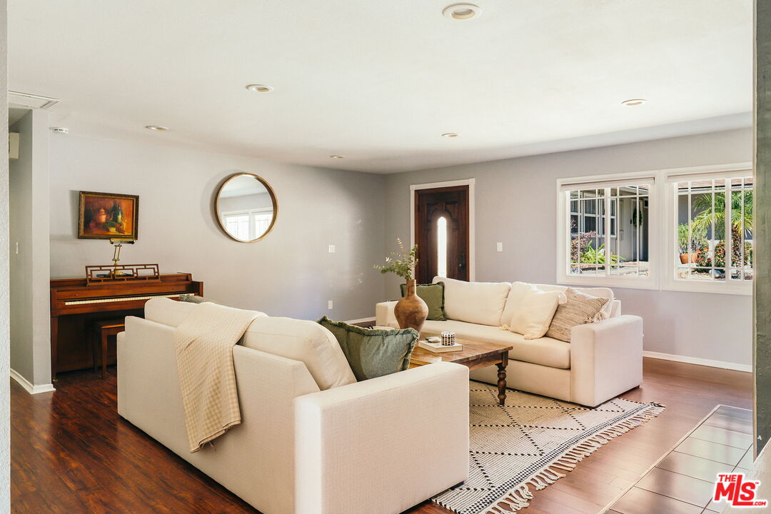 2436 Fairmount Avenue La Crescenta, CA 91214 - Photo 2 of 68