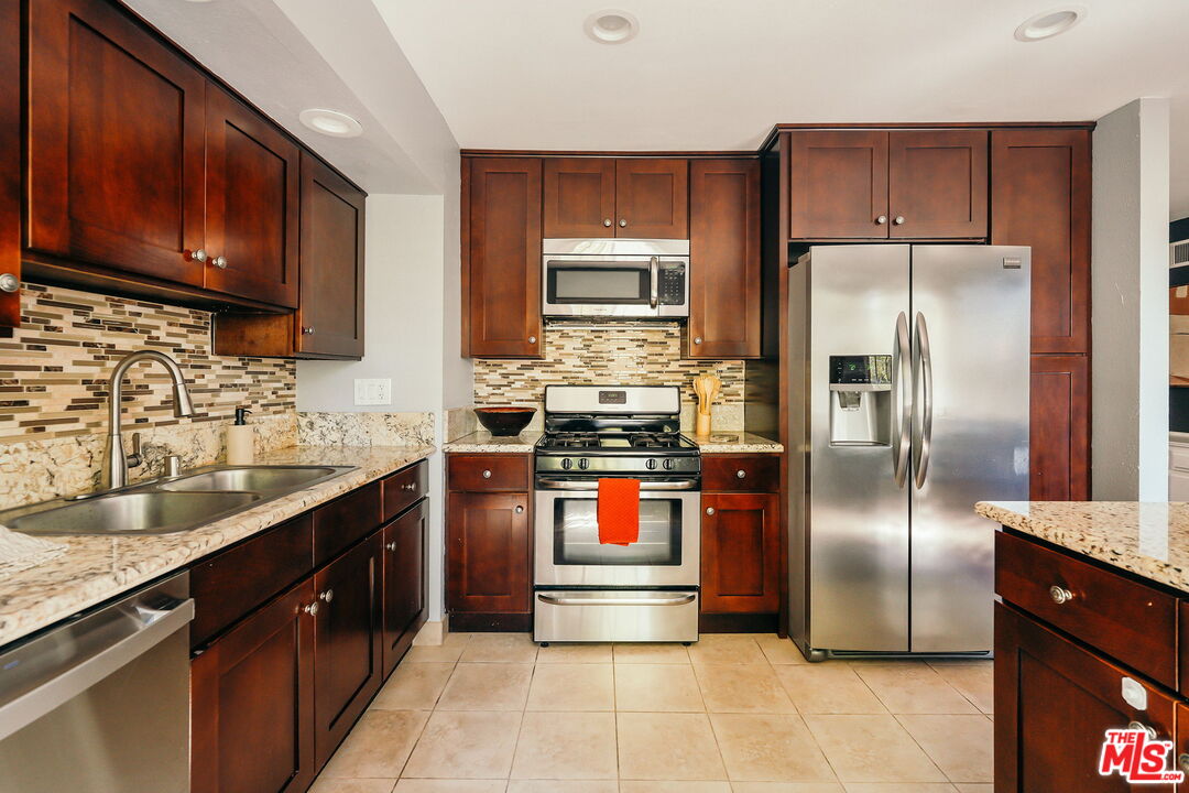 2436 Fairmount Avenue La Crescenta, CA 91214 - Photo 10 of 68