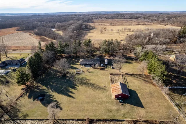 $400,000 | 16285 Cannell Road, Rockton, IL 61072
