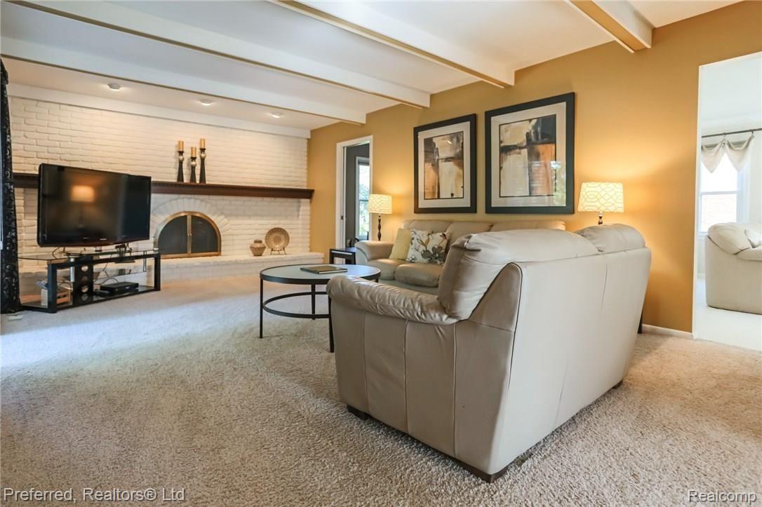 36133 Johnstown Road Farmington, MI 48335 - Photo 11 of 49 11IMG_5911.jpg
