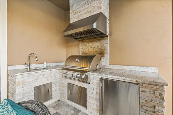 $975,000 | 14715 Fishhawk Preserve Drive, Lithia, FL 33547