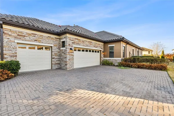 $975,000 | 14715 Fishhawk Preserve Drive, Lithia, FL 33547