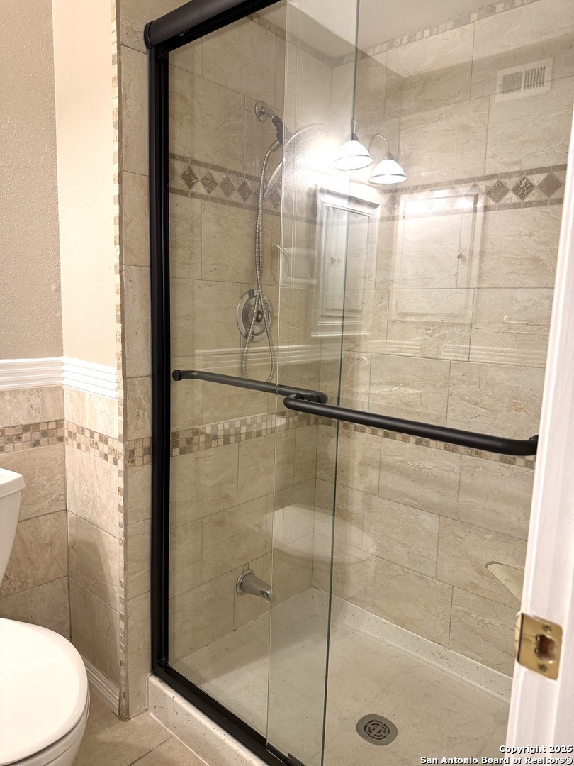 6750 Crown Ridge San Antonio, TX 78239 - Photo 13 of 31 a bathroom with a glass shower door