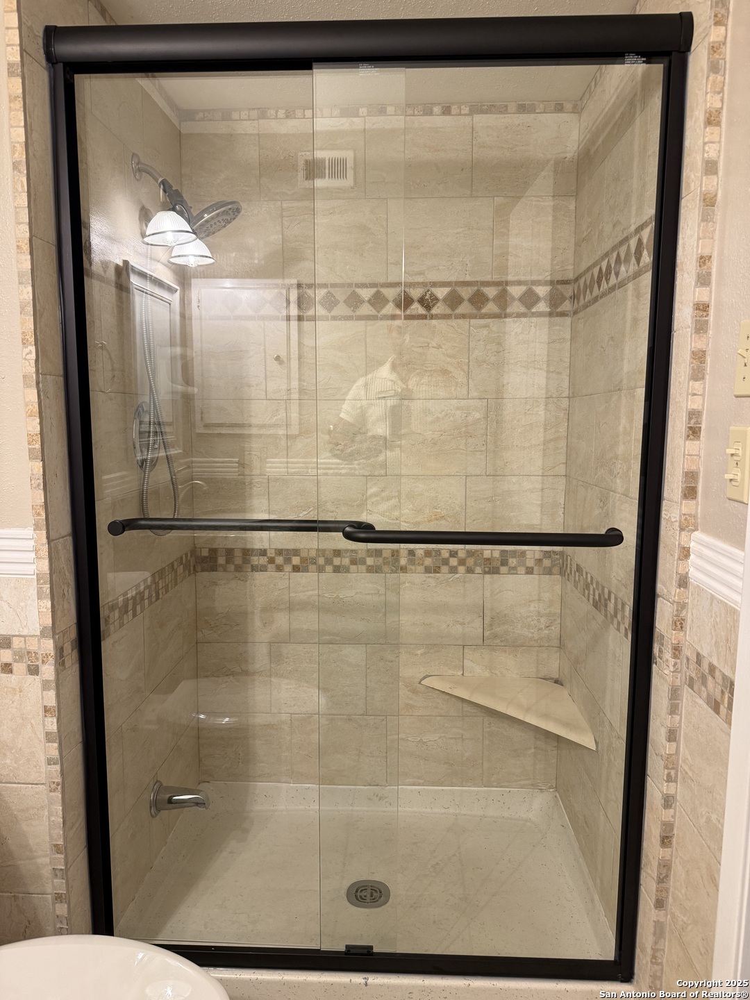 6750 Crown Ridge San Antonio, TX 78239 - Photo 14 of 31 a bathroom with a glass shower door