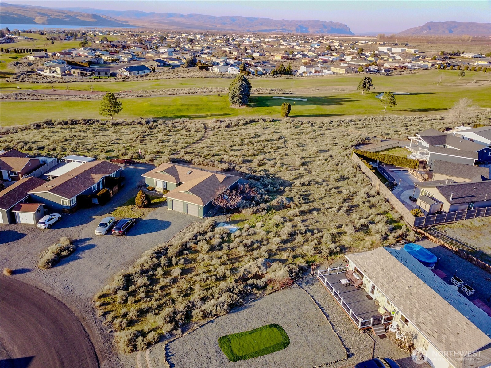 416 Autumn Loop Mattawa, WA 99349 - Photo 2 of 13 a view of a city with an ocean view