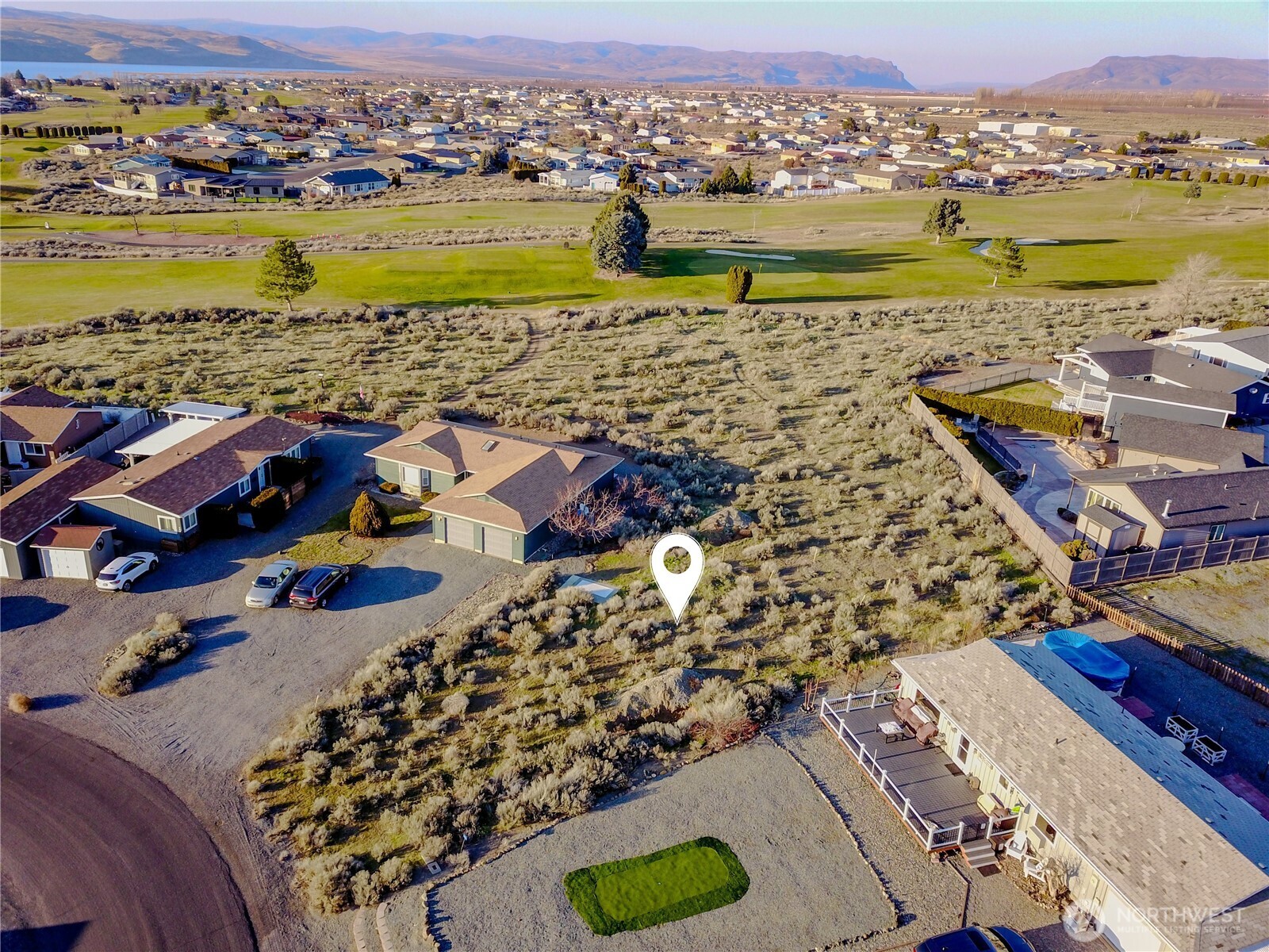 416 Autumn Loop Mattawa, WA 99349 - Photo 3 of 13 a view of city and ocean