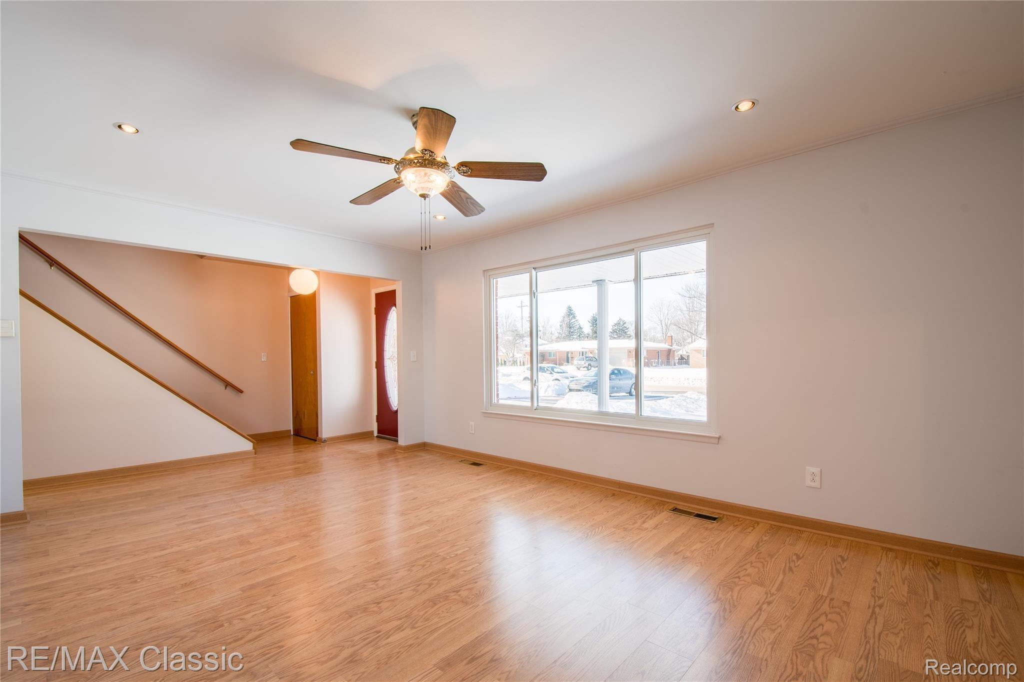 16188 Wayne Road Livonia, MI 48154 - Photo 8 of 22 16188 Wayne Road HDR28.jpg