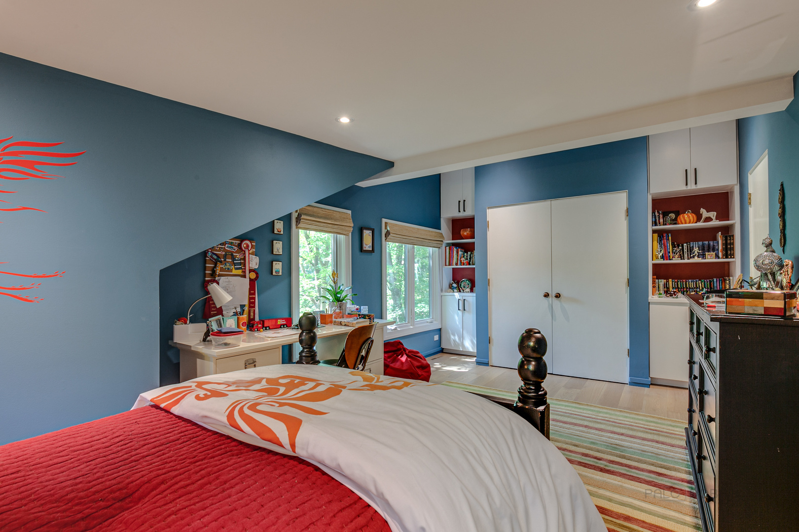 1055 Ringwood Road Lake Forest, IL 60045 - Photo 43 of 59 a bed room with a bed and a large window