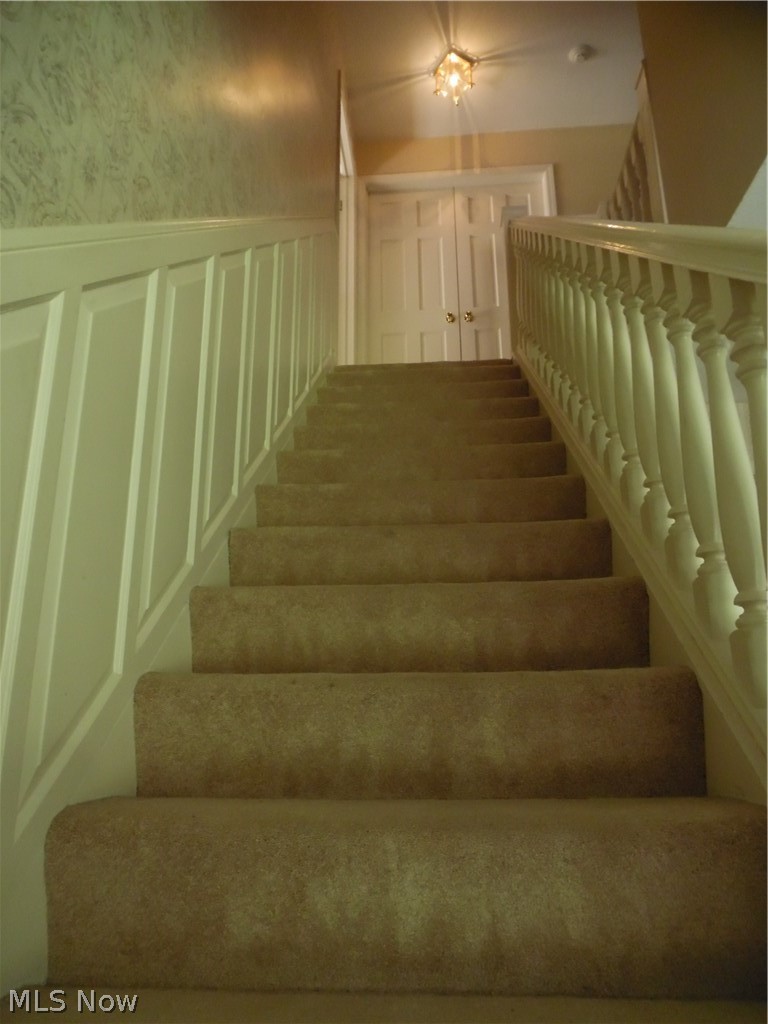 14755 Hubbard Road Burton, OH 44021 - Photo 16 of 35 Stairway
