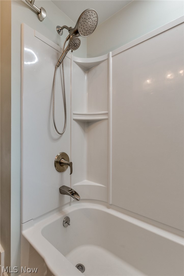943 Richmond Road Cleveland, OH 44124 - Photo 15 of 34 Gallery Image 15