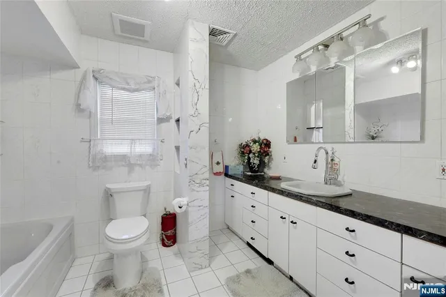 $999,999 | 4 Highfield Court, Wayne, NJ 07470