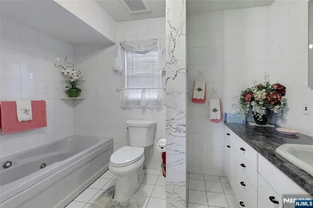 $999,999 | 4 Highfield Court, Wayne, NJ 07470